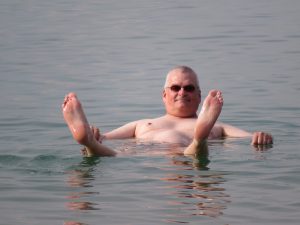 Loek in de Dode Zee in Jordanië